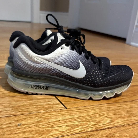 Nike Women's Black and White Air Max Sneakers - Picture 5 of 12